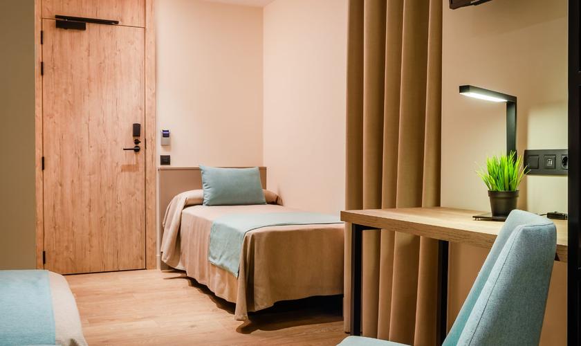 Chambre triple Hôtel Ronda House Barcelone Chambre triple Hôtel Ronda House Barcelone